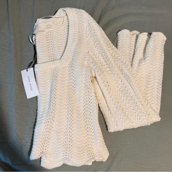 Pink Rose Cream Knit Crop Top - Picture 3 of 3